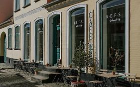 Kefs Guesthouse & Cafe